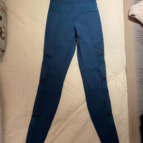 🦋Lululemon Side Mesh Leggings🦋 - Picture 10 of 10